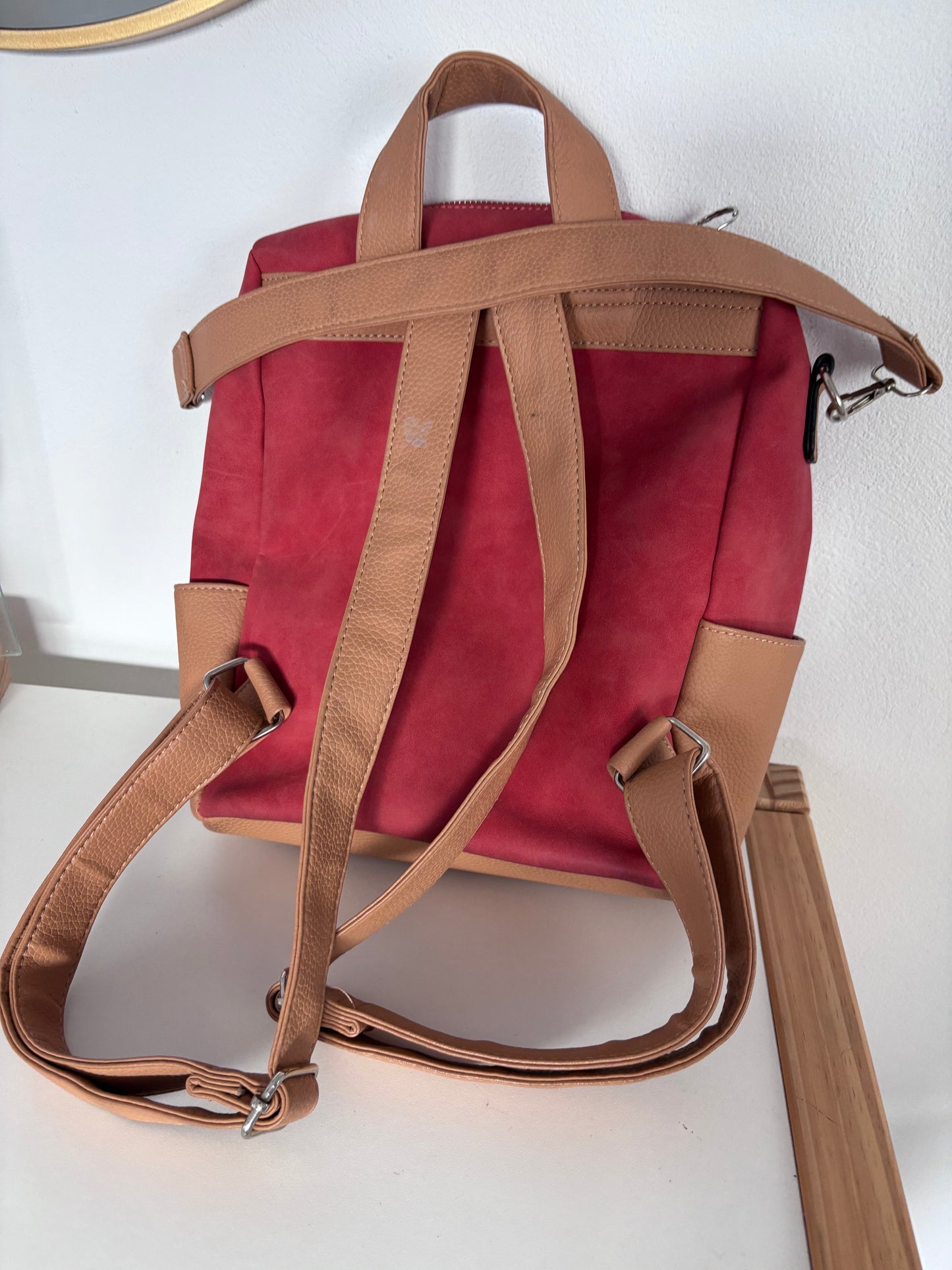 Mochi cartera roja con marron