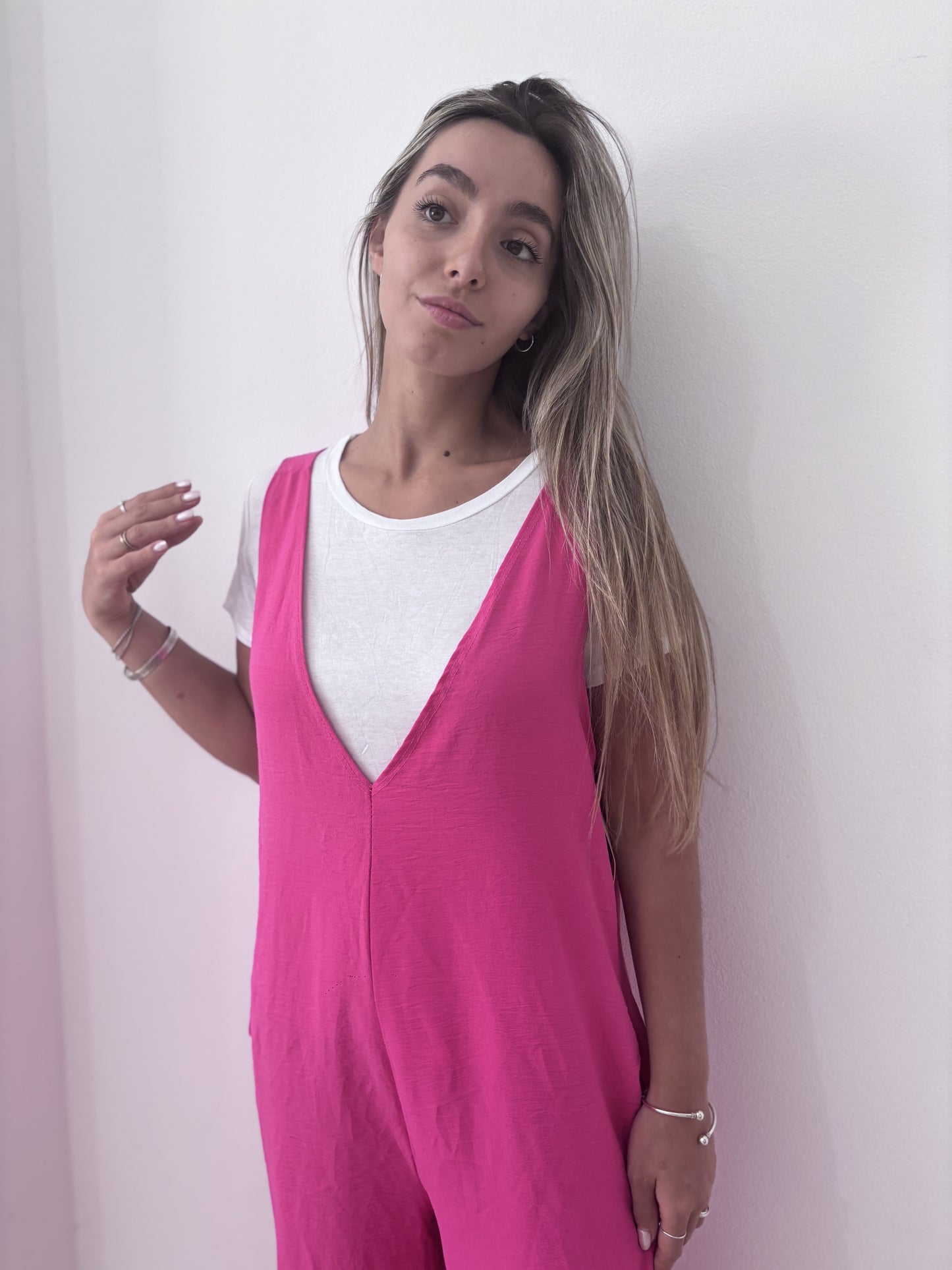 Enterito fucsia con remera blanca talle M