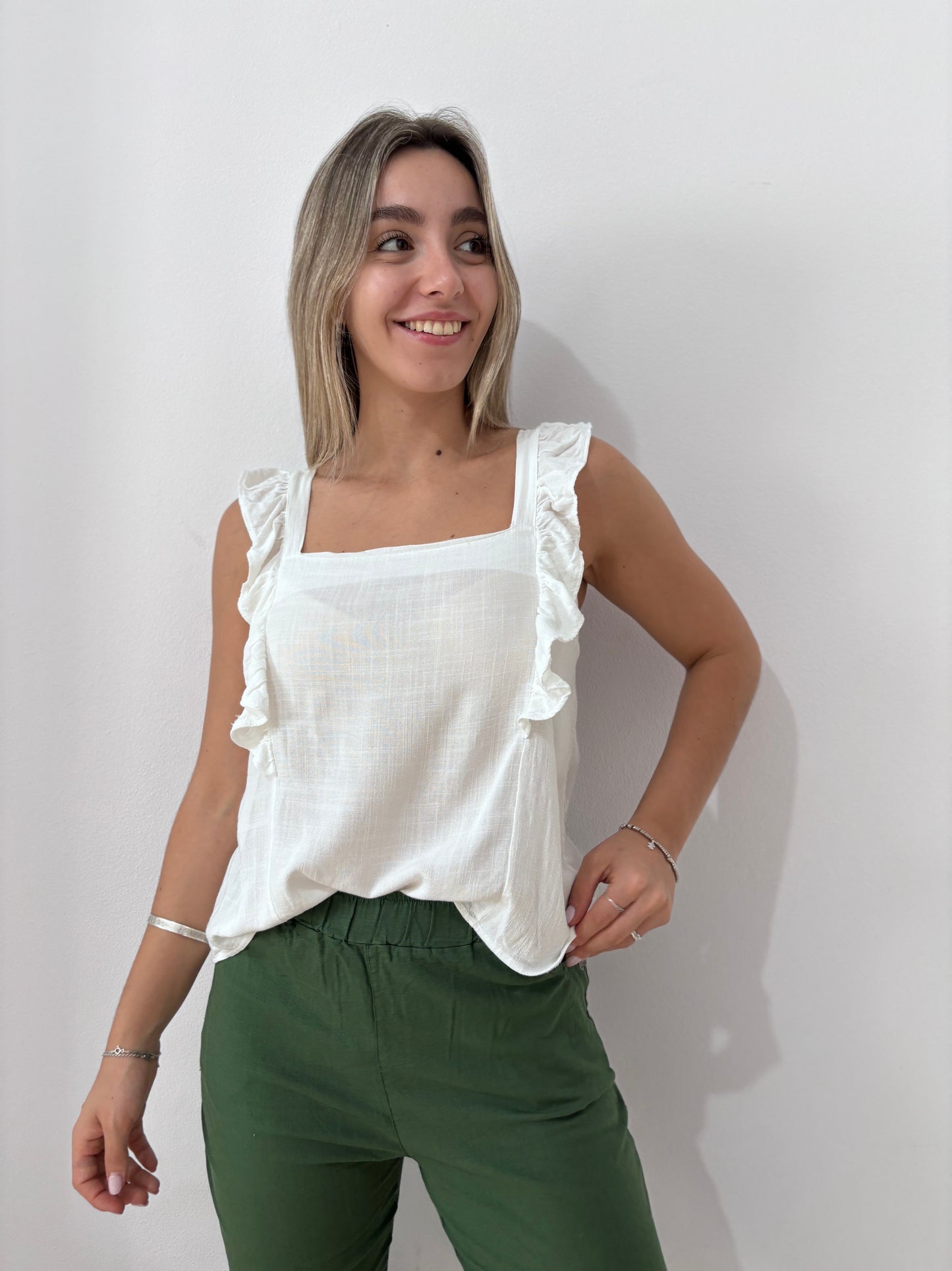 Musculosa con vuelos talle M