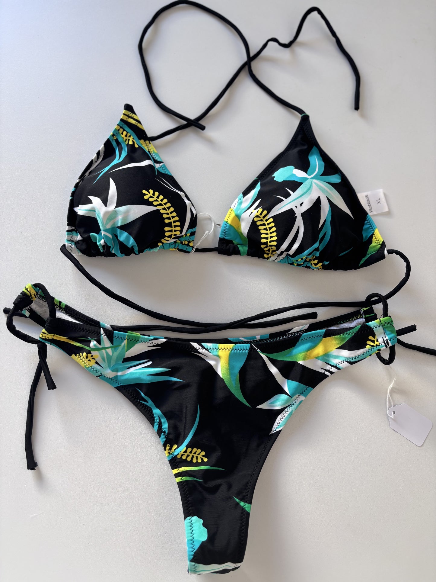 Bikini floreado negro talle XL