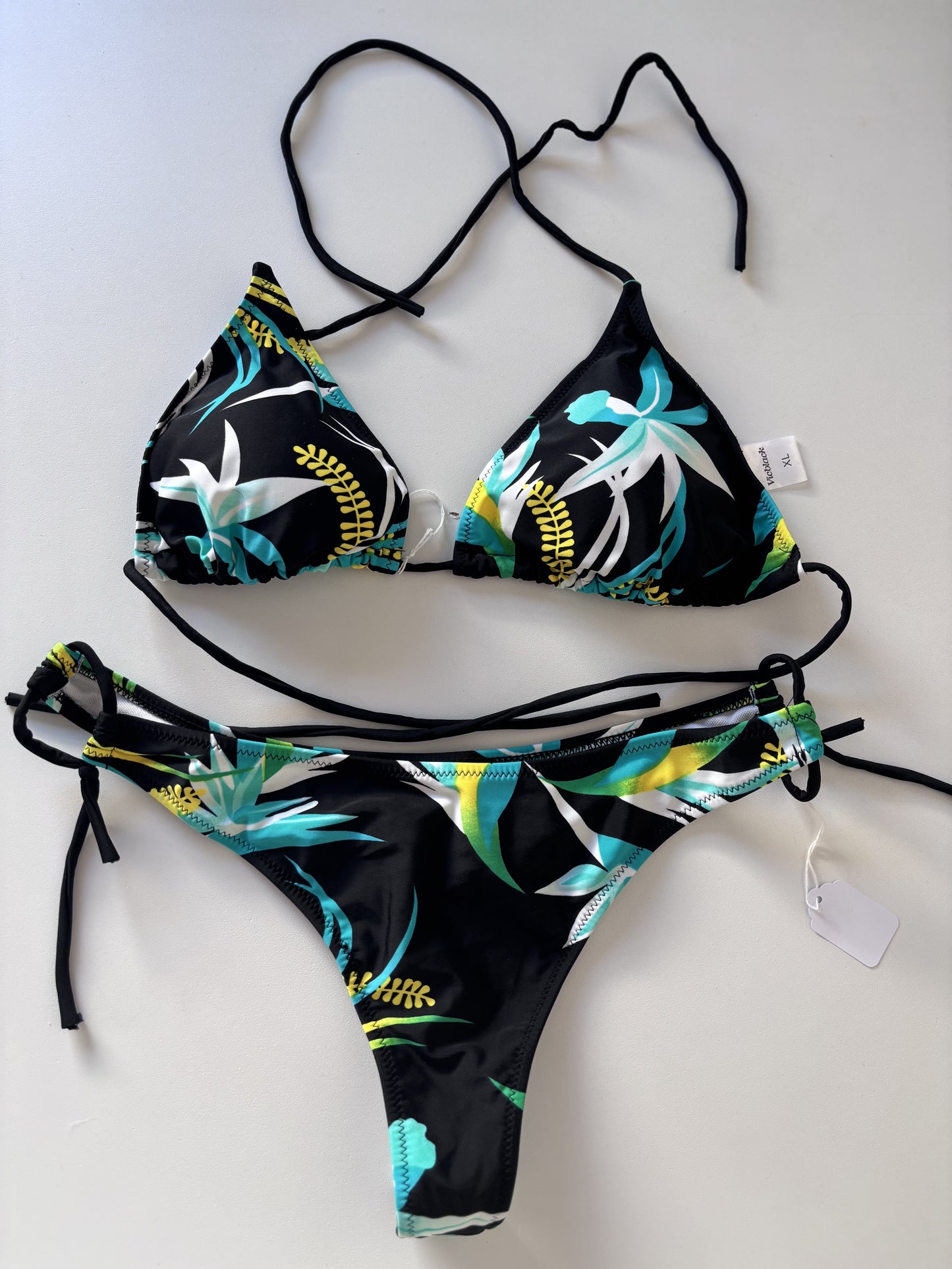 Bikini floreado negro talle XL