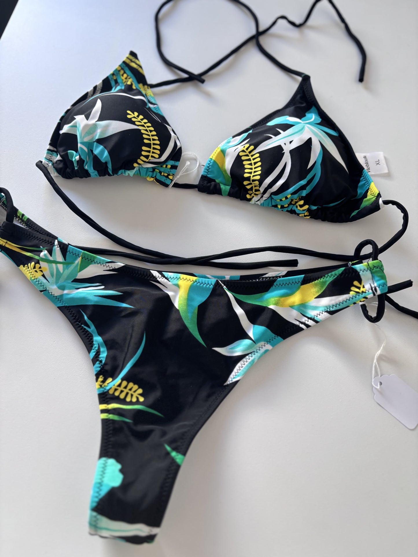 Bikini floreado negro talle XL