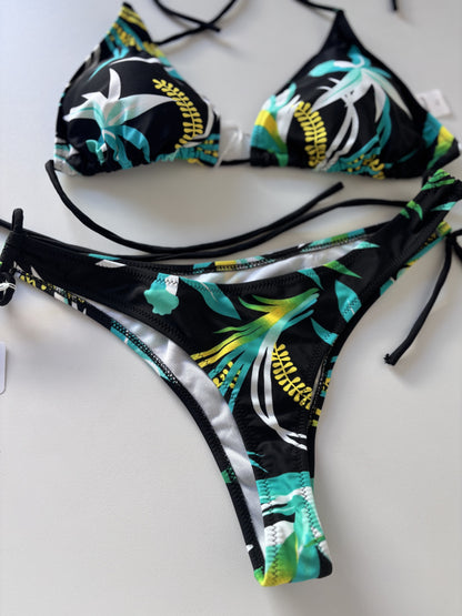 Bikini floreado negro talle XL