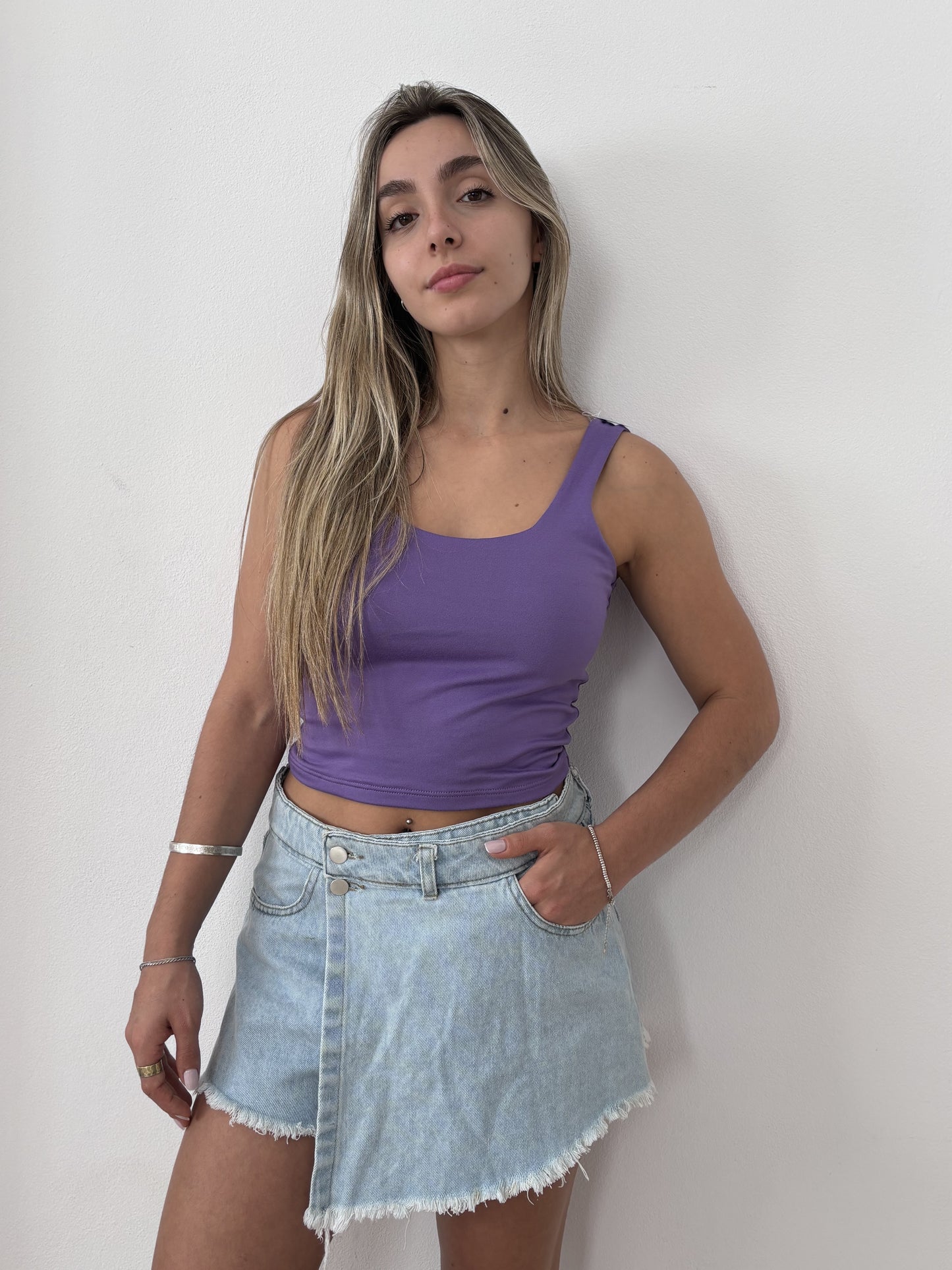 Musculosa violeta talle M