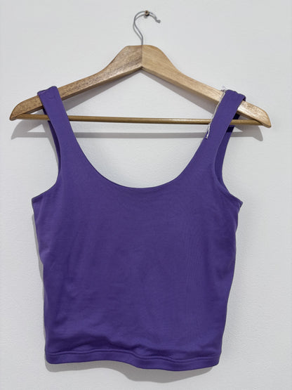 Musculosa violeta talle M